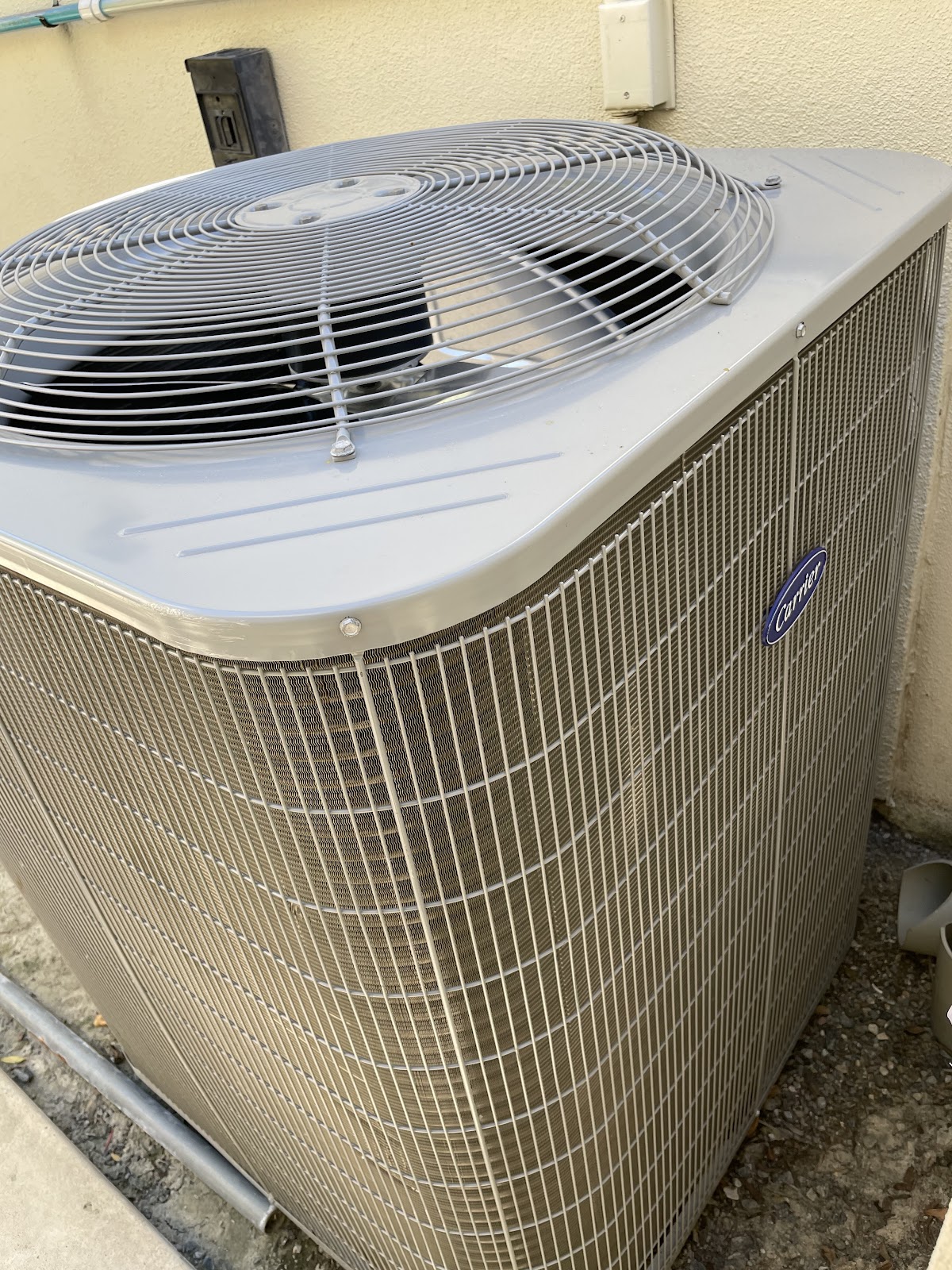 Carrier outdoor condenser, serviced