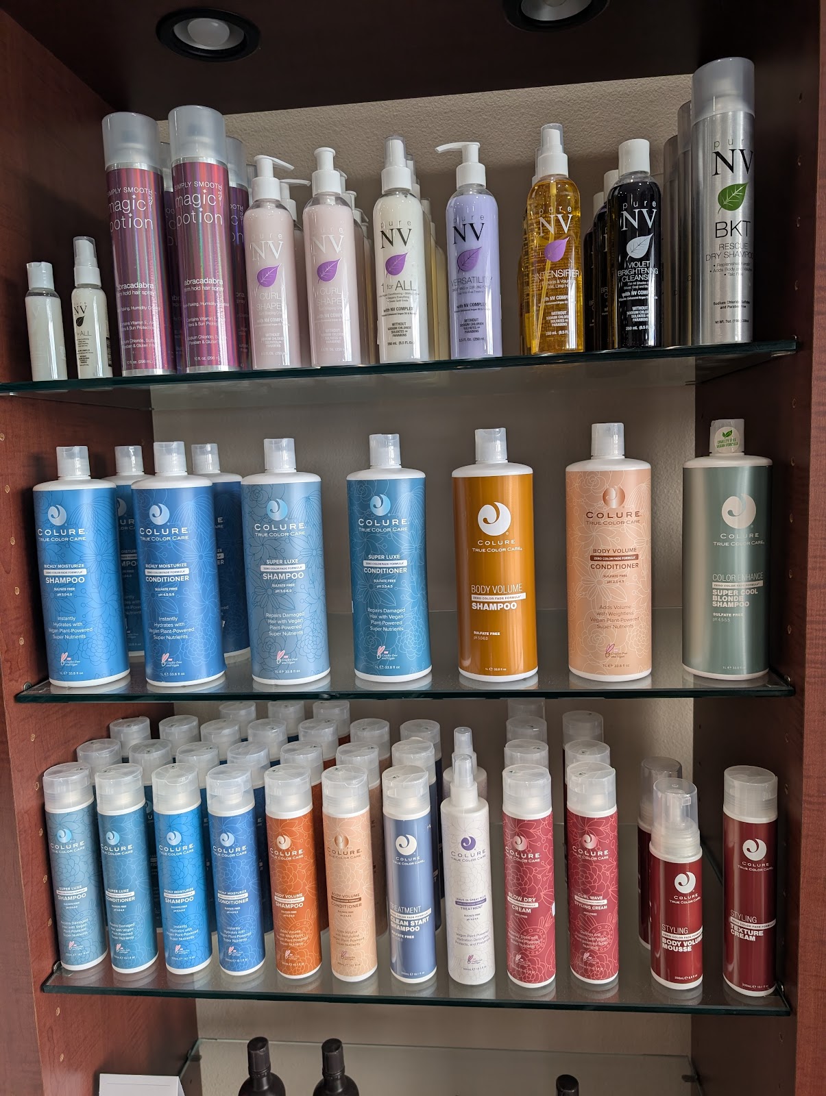 Color application at the Belladonna chair