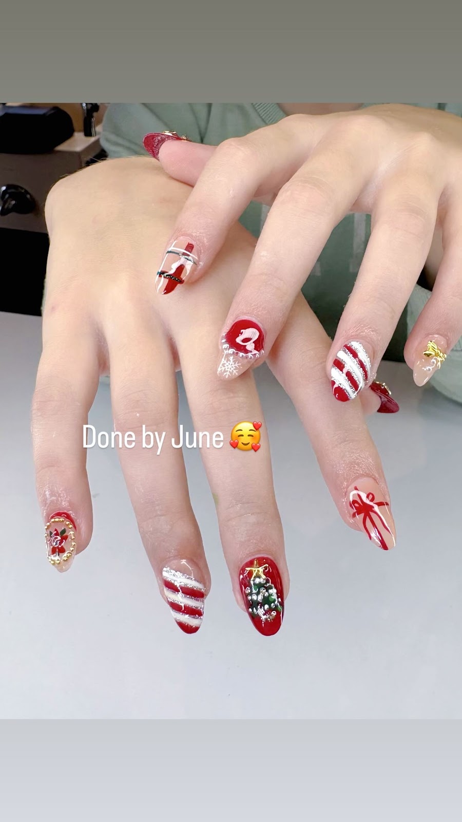 Nail art at Blooming Nails: Holiday set in red and white