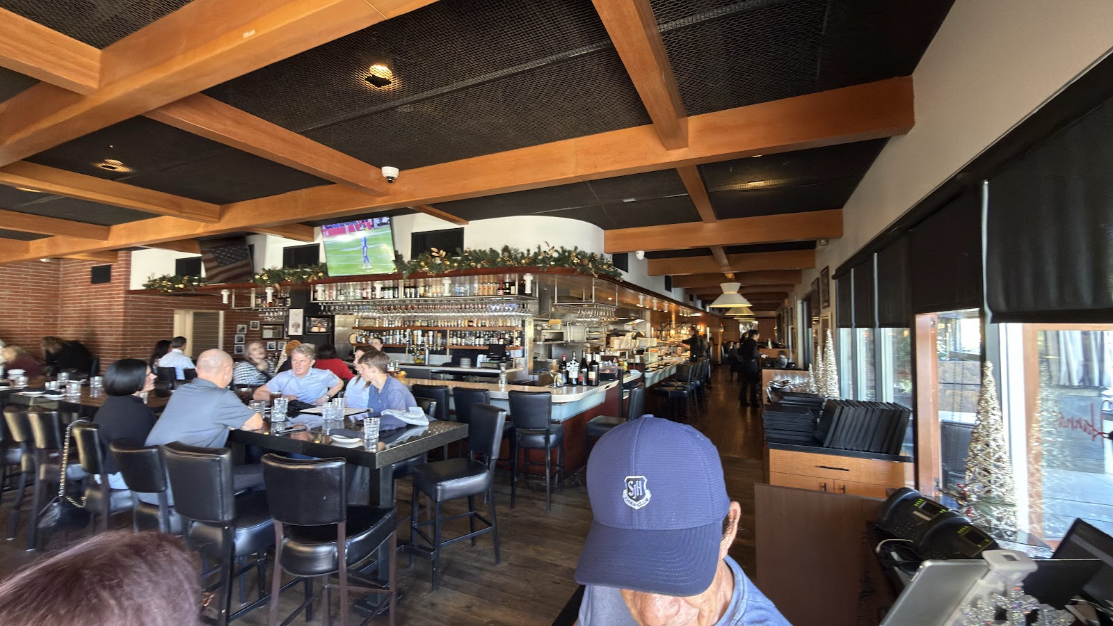 The dining room and bar at Hanna's Prime Steak in Rancho Santa Margarita