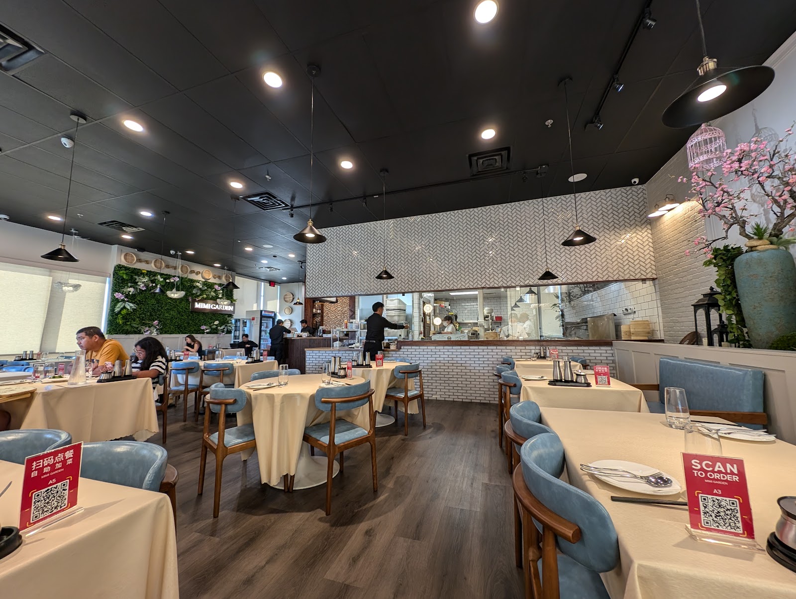 The Mimi Garden dining room