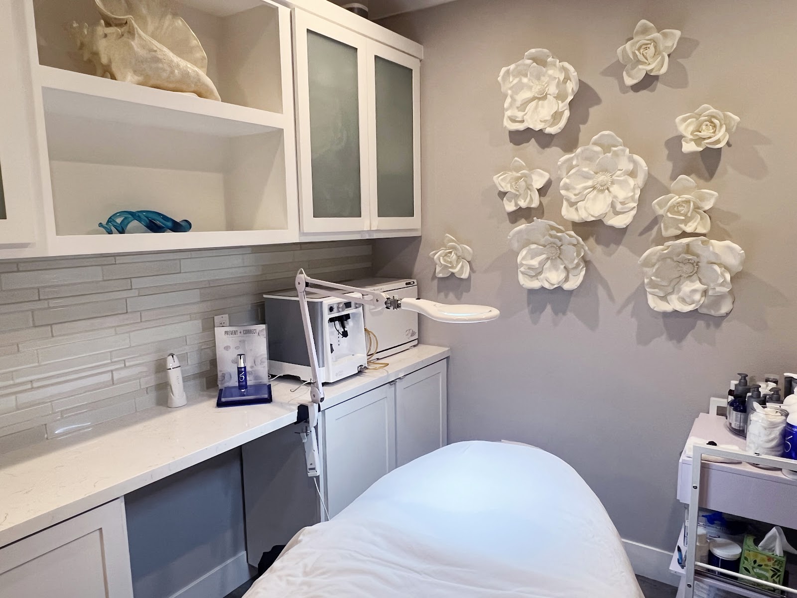 A Platinum Medical Spa facial room with sculptural white florals on the wall