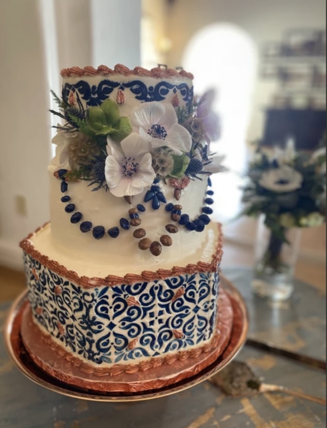 A navy tiered cake with sugar flowers