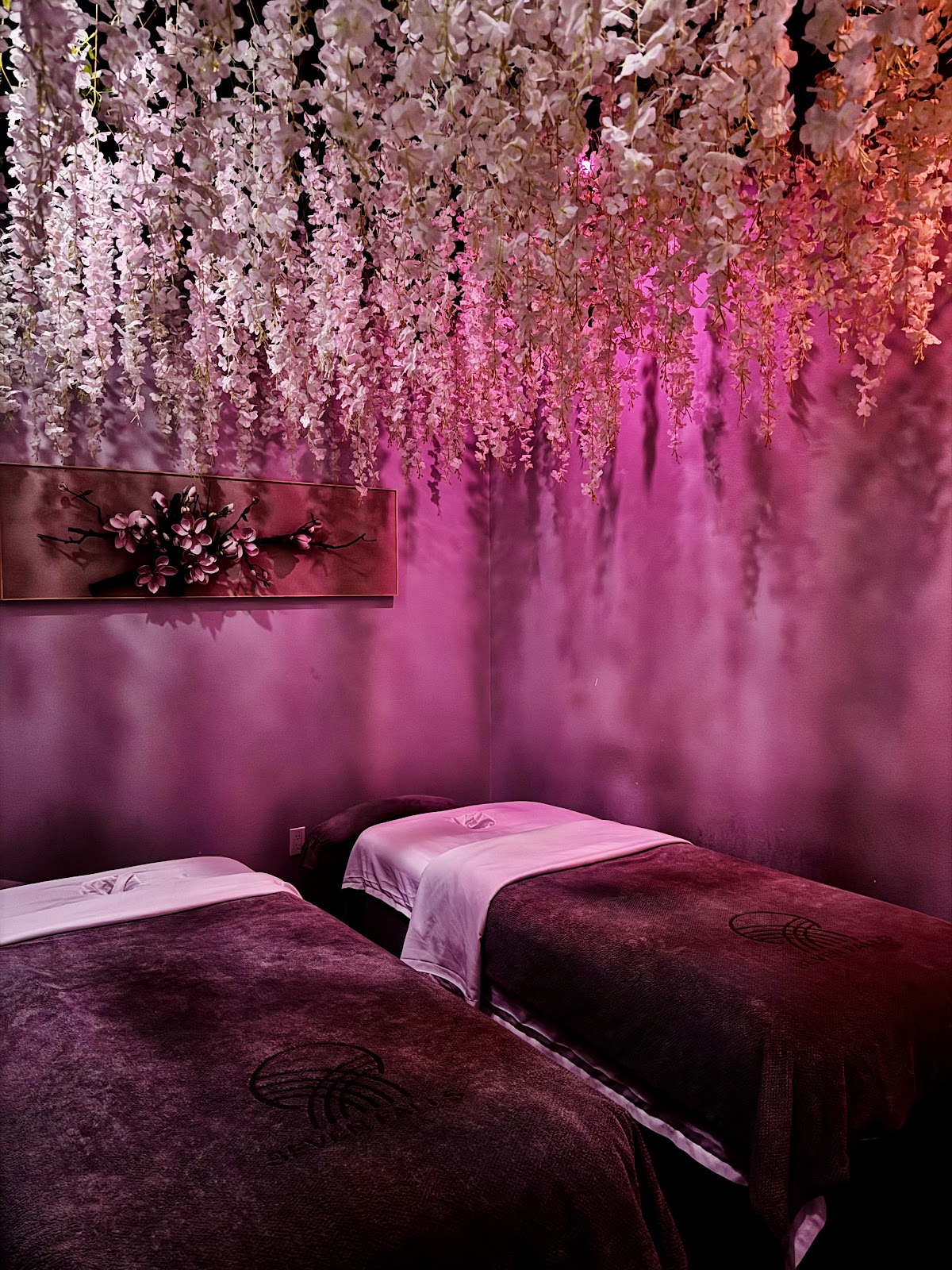 Foot Massage Special at Seven Falls Massage & Spa. Fifteen minutes on the scalp, fifteen on the hands, thirty on the feet, plus a hand or foot mask.