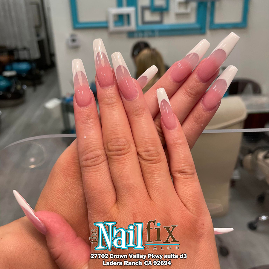 Long coffin nails in a soft pink-to-white baby-boomer ombre